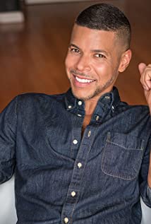 How tall is Wilson Cruz?